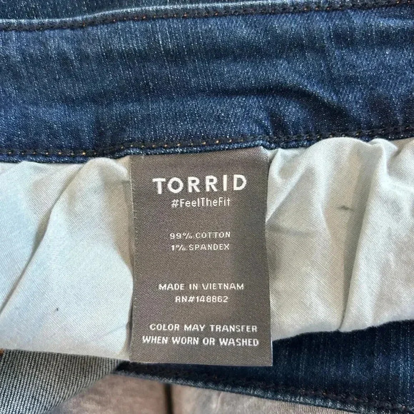 NWT Torrid 5 Inch Vintage Stretch High Rise Jean Shorts Button Fly Dark Wash 26 - Picture 5 of 7